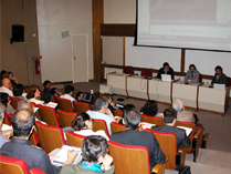 Cerca de 60 representantes das instituições culturais participaram do seminário. Ao fundo José Herência, Alfredo Manevy e José Murilo Carvalho Júnior, do MinC.