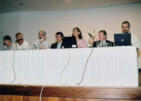 Michael Stanton, Pedro Bezerra, Emmanuel Passos, Nelson Simões, Ana Preston e Nelson Prugner (da esquerda para a direita) na mesa de abertura do 4ºWRNP2(foto: Fátima Melo)