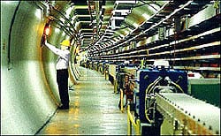 Túnel do acelerador de partículas do Cern