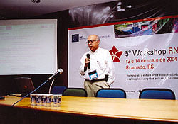 Ney Castro (RNP) durante sua apresentação no painel de redes ópticas experimentais